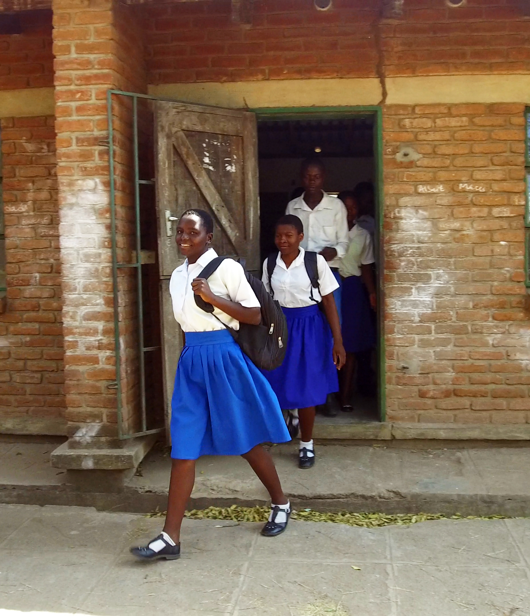 Secondary-Students-Chikwawa-MW-Aug-2019_Catherine-Cardwell-DJI0056_1