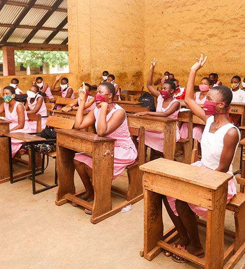 News_feature_article_image_-_BBC_podcast_classroom_full_of_girls