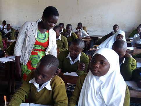 Aida in the classroom with students