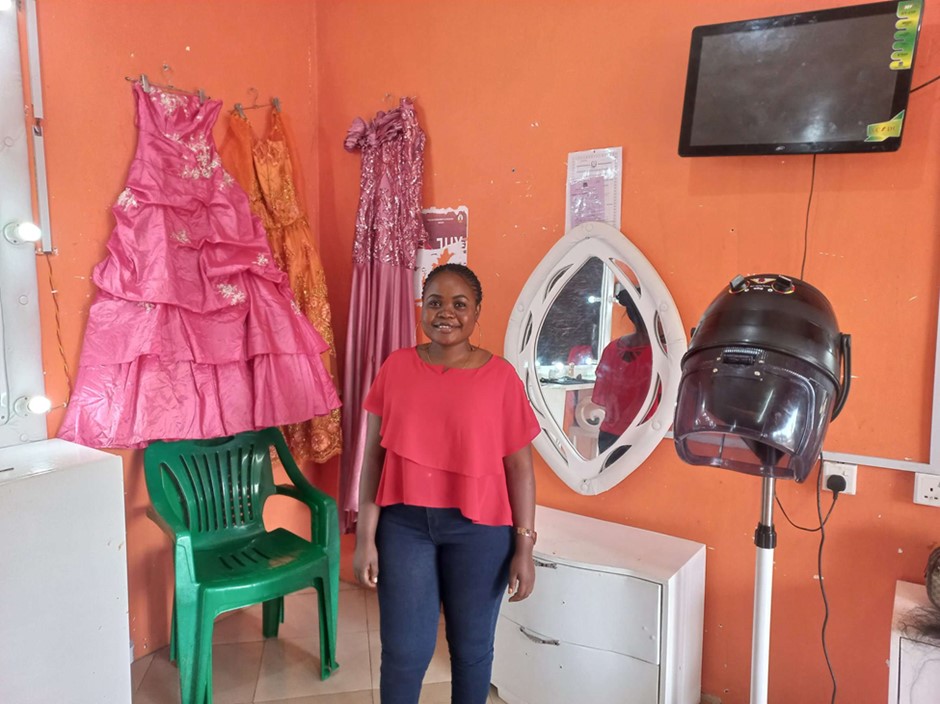 CAMFED Association entrepreneur Mariam in her hairdressing salon