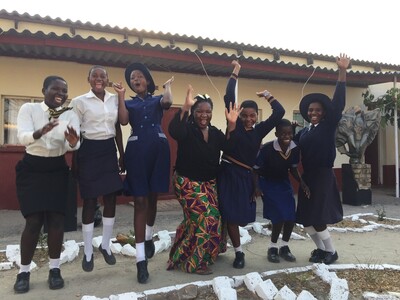 Angeline-Murimirwa-with-secondary-students-ZIM-Oct-2017_File_006 _1_